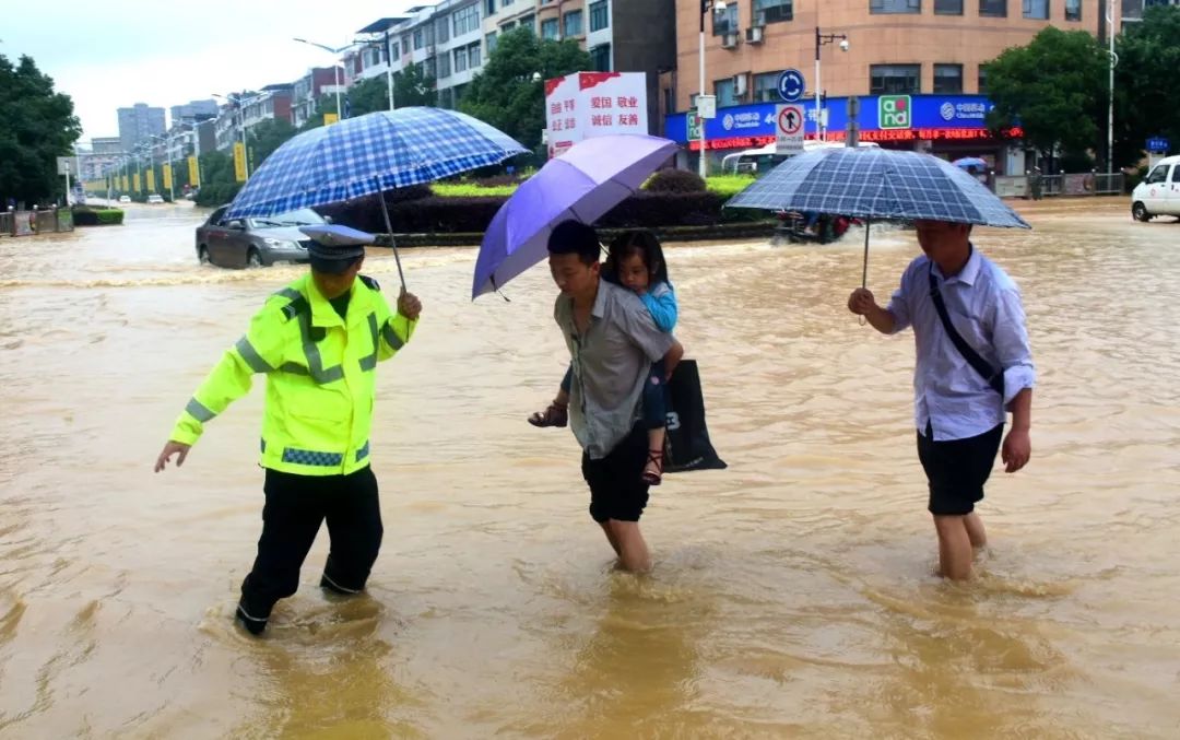 四川暴雨最新消息，天災(zāi)無情，人間有愛